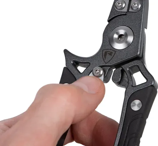 Fox Rage Belt Pliers 18.4cm Tungsten Carbide Side Cutters Serrated 420 Stainless Steel