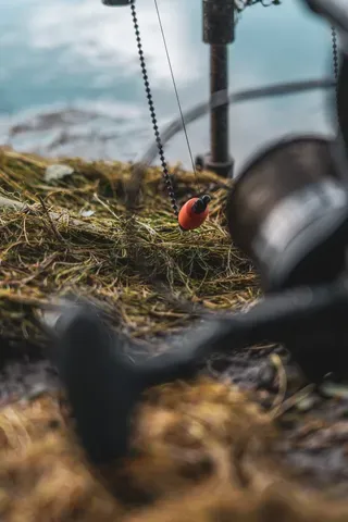 Fox Black Label Dinky Bobbins 15cm White