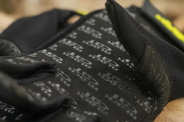 Black Cat Cat Gripper Gloves M