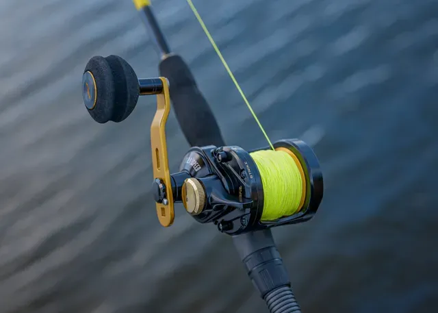 Black Cat Battle Cat Vertical Baitcasting-Rolle 710 7.2:1 15kg 390g LH