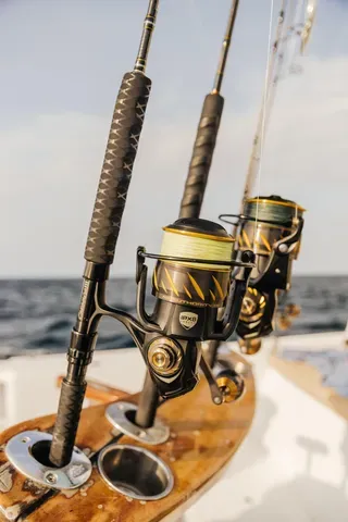 Penn Authority 8500HS 870g 22.6kg 127cm 5.3:1