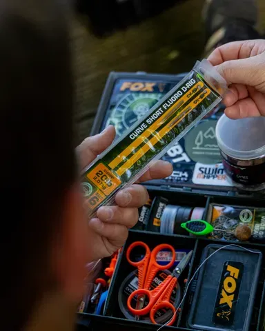 Fox Edges Curve Short Fluoro D-Rig 6 9.1kg 2pcs