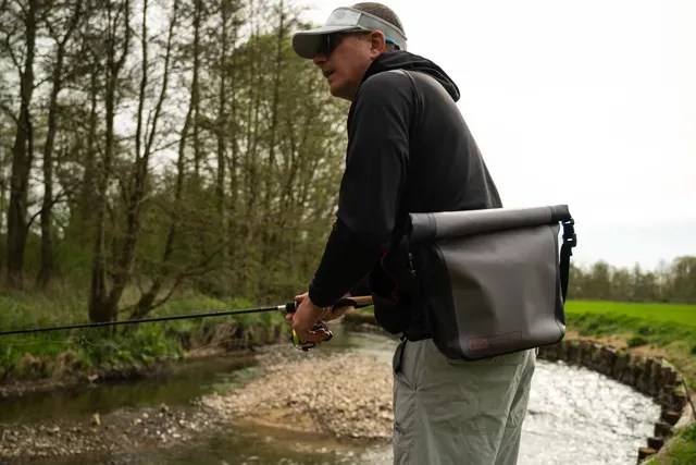 Fox Rage Pro Series Waterproof Belt Bag 38/25x8x43cm Polyester TPU