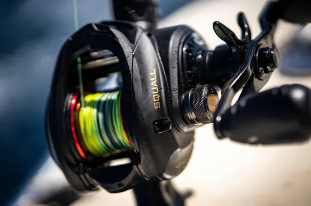 Penn Squall Low Profile Baitcasting Reel 300 7.3:1 Left