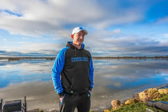 Preston Raglan Pullover Hoodie 60% Polyester 40% Cotton S