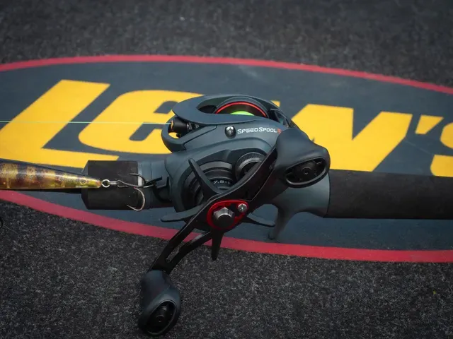 Lew's Speed Spool RX Baitcastingrolle 34 7.5:1 193g 9.1kg