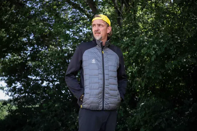 Black Cat Cat Shield Hybrid Top M