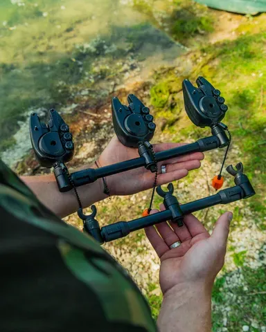 Fox Black Label QR Buzz Bar 3 Rod Adjustable 25–28cm Aluminium