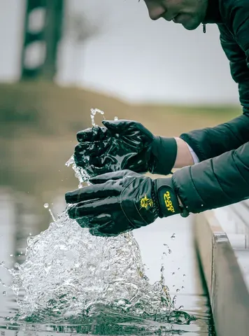 Black Cat Waterproof Glove One Size Full Finger Landing