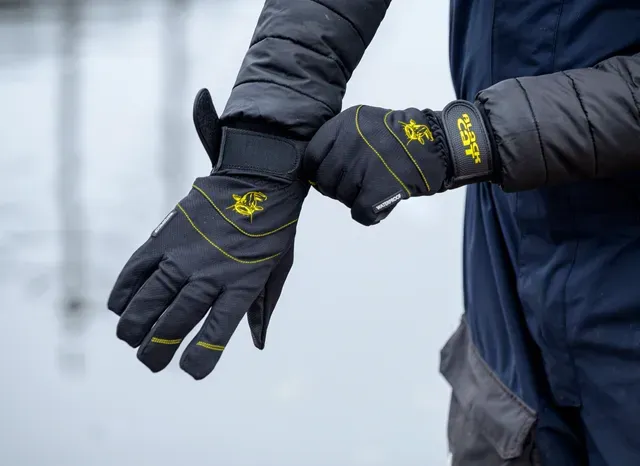 Black Cat Waterproof Glove One Size Full Finger Landing