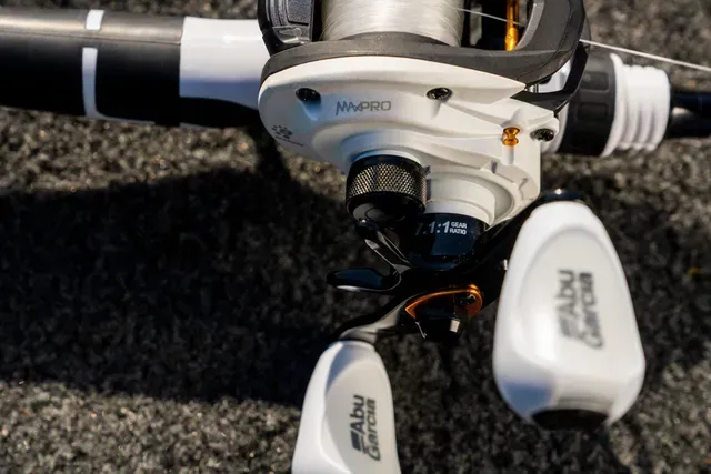 Abu Garcia Max Pro Low Profile Baitcasting Reel LP 7.1:1 Left