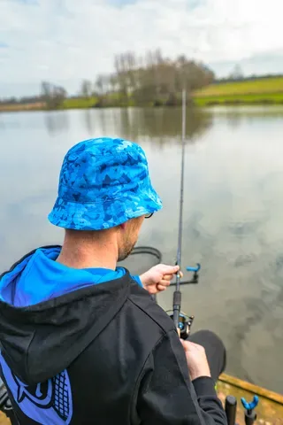 Preston Reversible Bucket Hat Camo/White