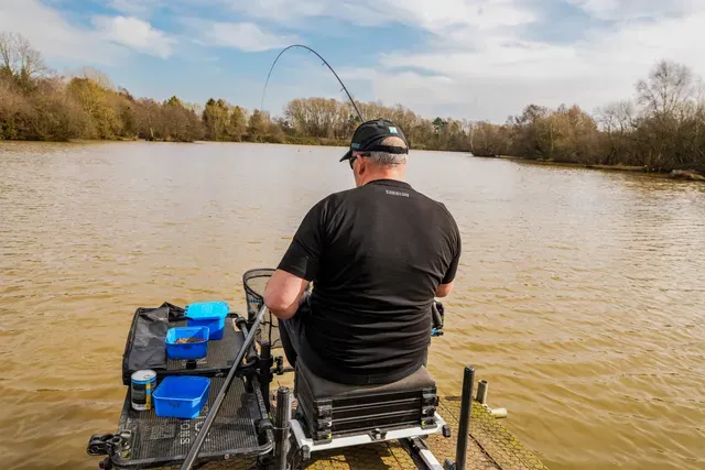 Preston Lightweight Black Raglan T-Shirt Medium