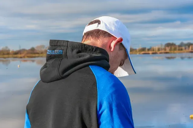 Preston Raglan Pullover Hoodie 60% Polyester / 40% Cotton Large