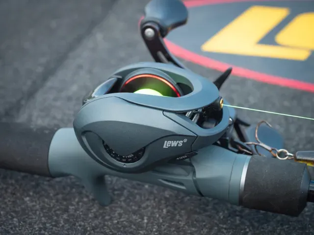 Lew's Speed Spool RX Baitcastingrolle 34 7.5:1 193g 9.1kg