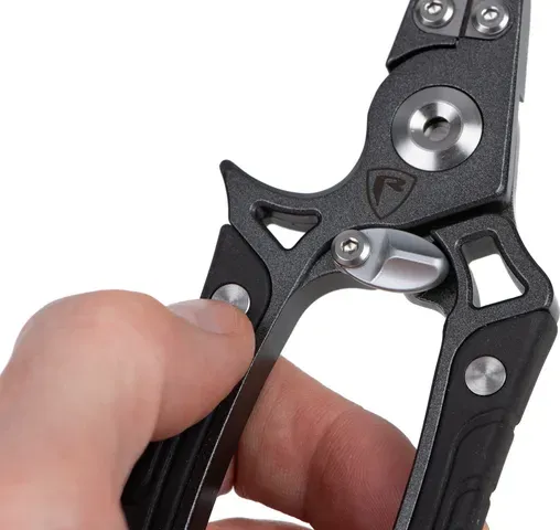 Fox Rage Belt Pliers 18.4cm Tungsten Carbide Side Cutters Serrated 420 Stainless Steel