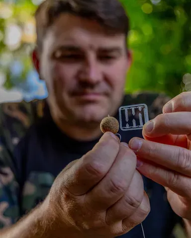 Fox Edges Wide Gape Rig Size 8 9.1kg 2pcs Camotex Semi Stiff