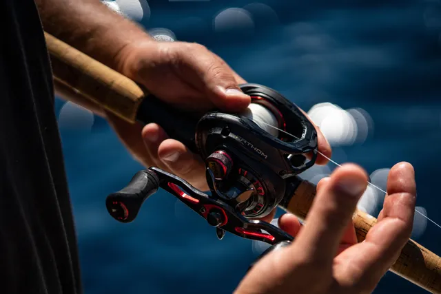 Penn Fathom Low Profile Baitcaster Multirolle 7,3:1 300 Linkshand