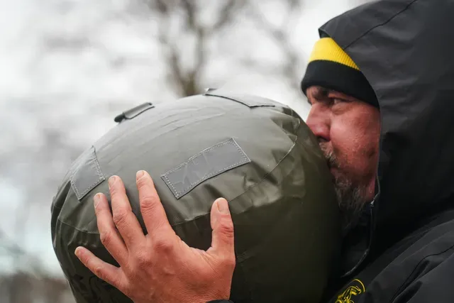 Black Cat S Buoy 25cm PVC Glow