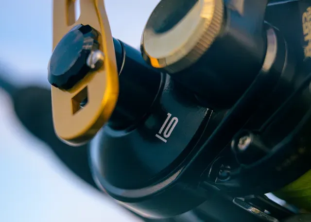 Black Cat Battle Cat Vertical Baitcasting-Rolle 710 7.2:1 15kg 390g LH