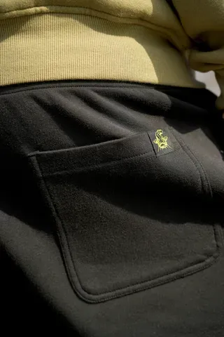 Black Cat Black Jogger Shorts XL