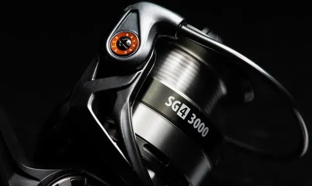 Savage Gear SG4 Stationärrollen 3000 730g Diecast aluminium handle 9 Aluminium