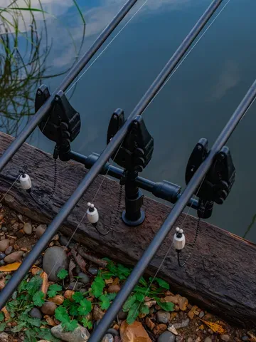 Fox Black Label QR Buzz Bar 3 Rod Adjustable 25–28cm Aluminium