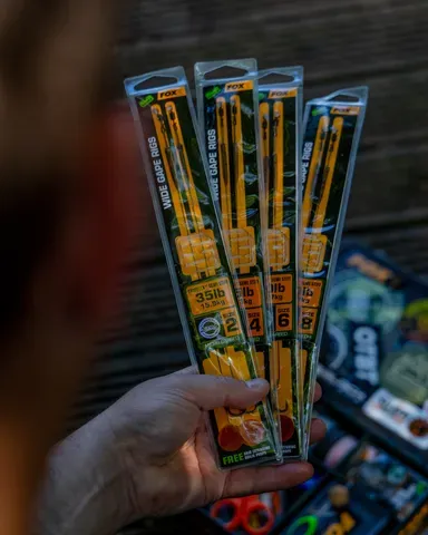 Fox Edges Wide Gape Rig Size 8 9.1kg 2pcs Camotex Semi Stiff