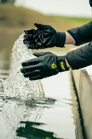 Black Cat Waterproof Glove One Size Full Finger Landing