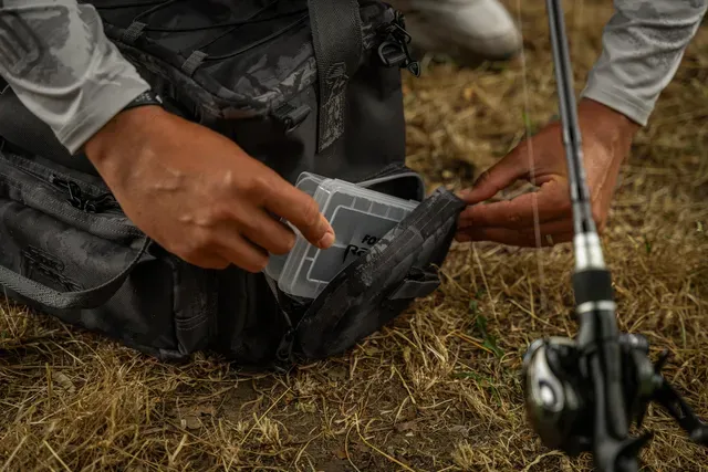 Fox Rage Camo Voyager Tackle Bag Medium