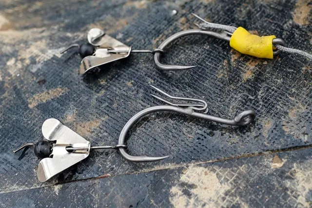 Black Cat Buzzer-Hook DG Haken #7/0 Silver