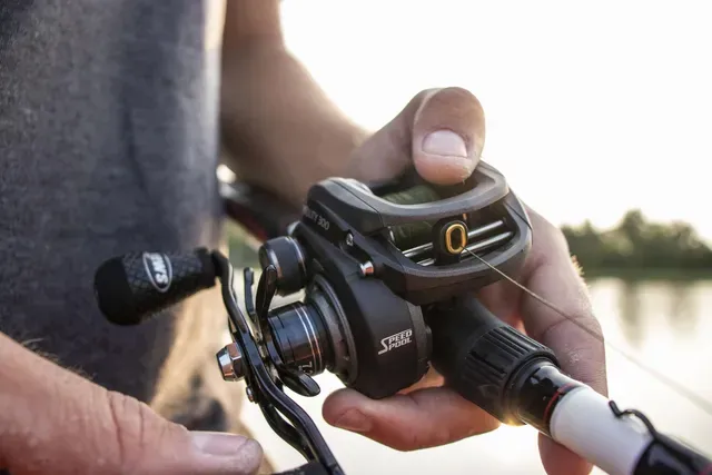 Lew's SuperDuty Baitcasting Reel 300 7.2:1 10.9kg 88.9cm Right