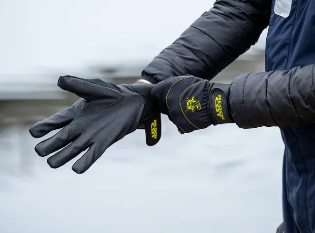 Black Cat Waterproof Glove One Size Full Finger Landing