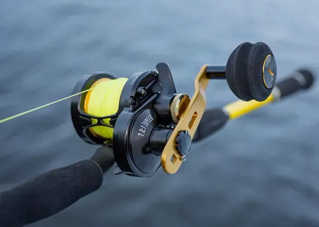 Black Cat Battle Cat Vertical Baitcasting-Rolle 710 7.2:1 15kg 390g LH