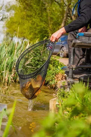 Preston Carbon Hair Mesh Kescher 40.6cm Carbon Hair Rig Safe