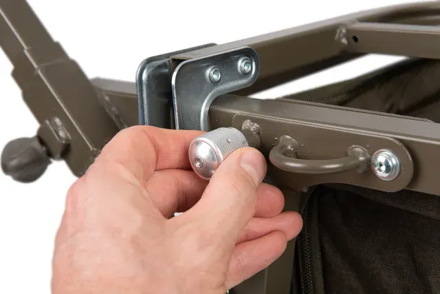 Fox Voyager Barrow Plus 1 17.45kg 94cm Pneumatic