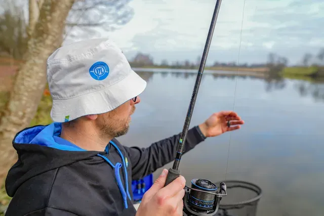 Preston Reversible Bucket Hat Camo/White