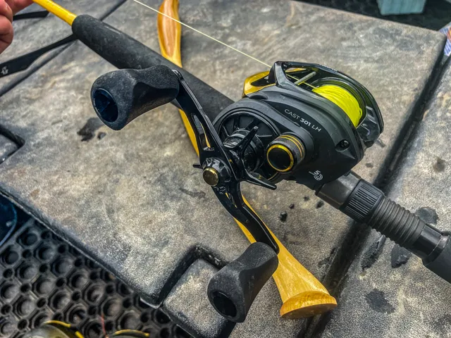 Black Cat Cast Baitcasting Reel 301 5.2:1 320g 12kg 66cm LH