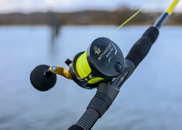 Black Cat Battle Cat Vertical Baitcasting-Rolle 710 7.2:1 15kg 390g LH