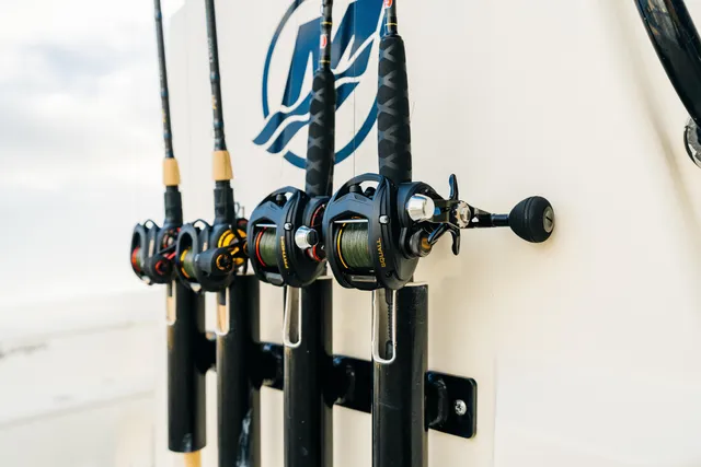 Penn Fathom Low Profile Baitcaster Multirolle 7,3:1 300 Linkshand