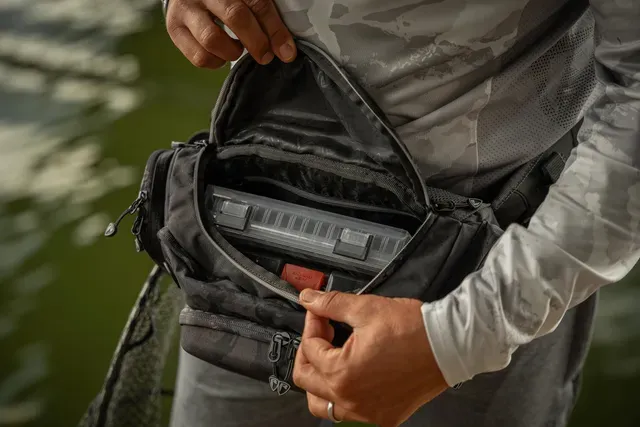 Fox Rage Camo Voyager Belt Bag 68x21x18cm