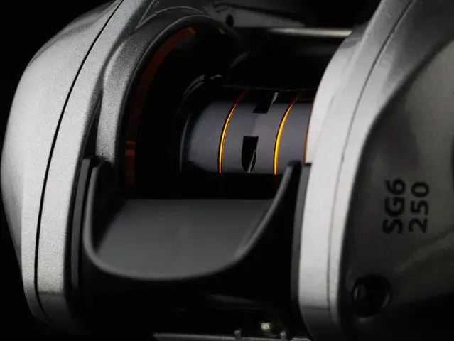 Savage Gear SG6 300 Baitcasting Reel 7.3:1 Left