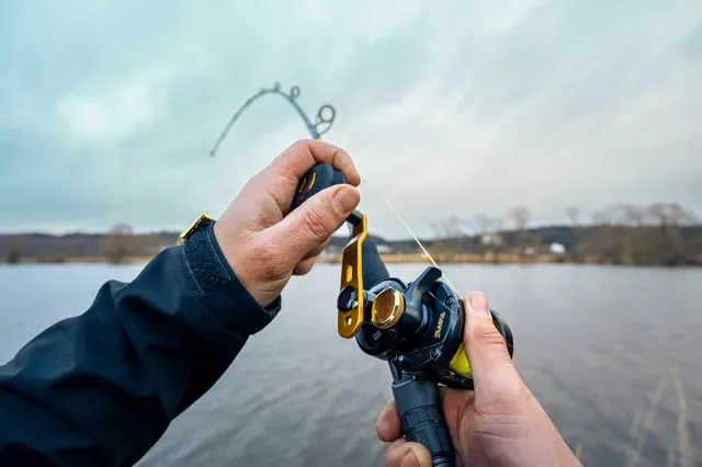 Black Cat Battle Cat Vertical Baitcasting-Rolle 710 7.2:1 15kg 390g LH