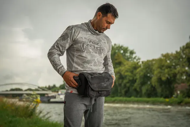 Fox Rage Camo Voyager Belt Carryall 28x15x19cm 2 Compartments