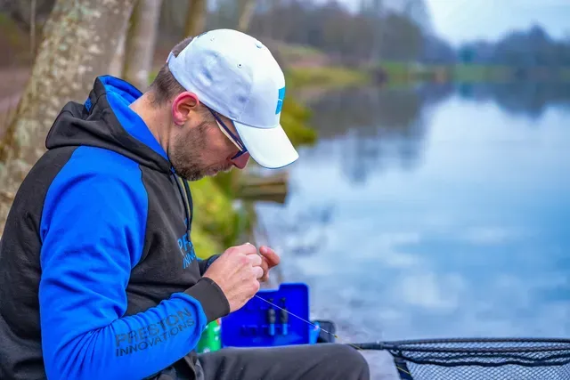 Preston Raglan Pullover Hoodie 60% Polyester / 40% Cotton Large