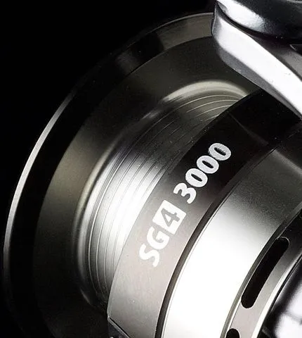 Savage Gear SG4 Spinning Reels 3000 730g Diecast aluminium handle 9