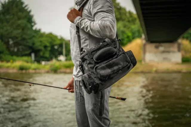 Fox Rage Camo Voyager Tackle Bag Medium