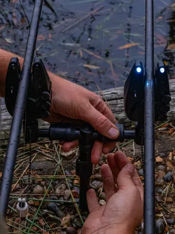 Fox Black Label QR Buzz Bar 2 Rod Adjustable 14.5–16cm Aluminium