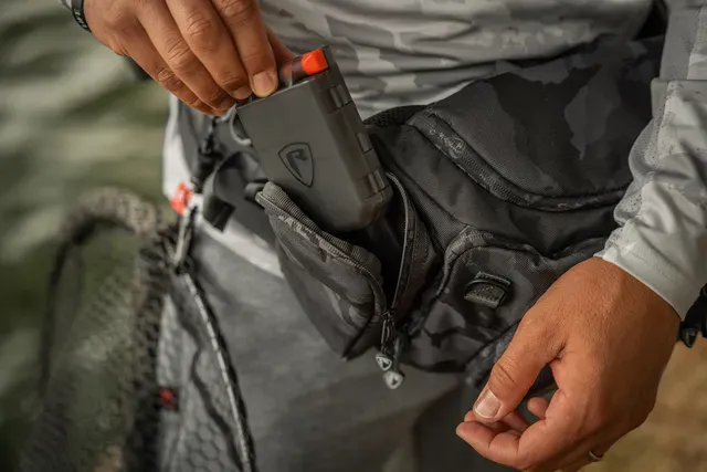 Fox Rage Camo Voyager Belt Bag 68x21x18cm