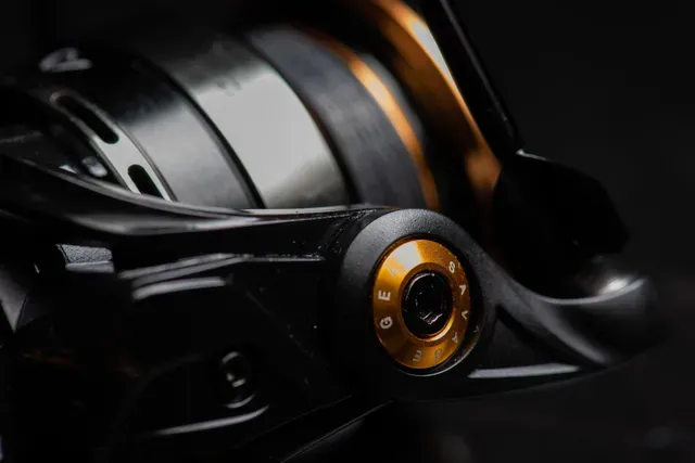 Savage Gear SG8 Spinning Reel 2500 650g 9